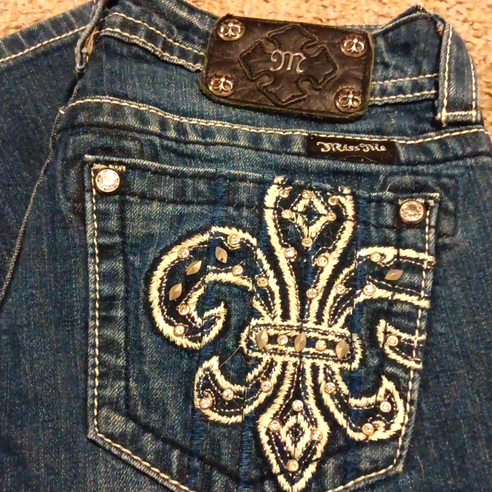 Miss Me bootcut jeans size 27 Fluer de lis pattern on back pockets